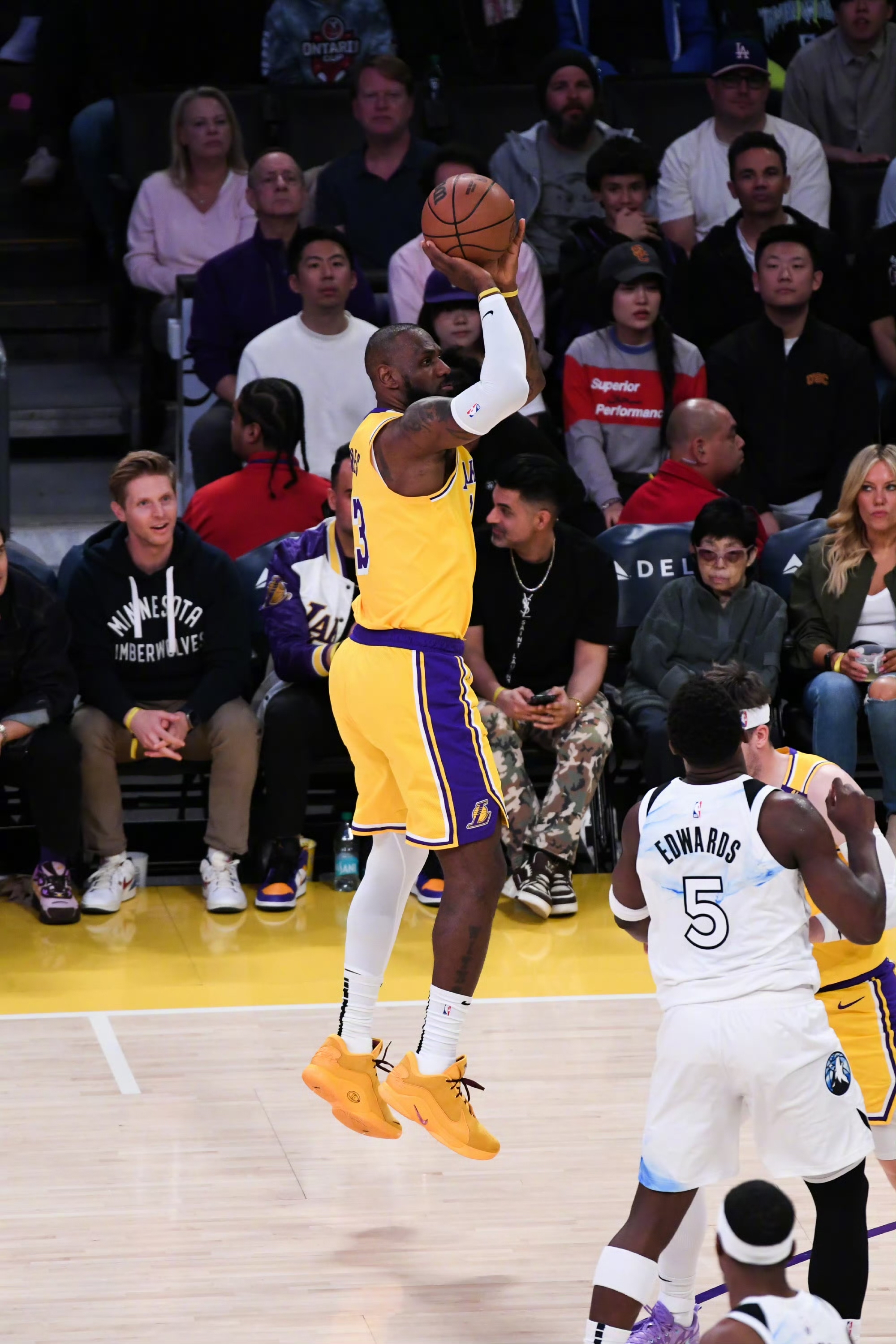 赛前瓦伦西亚调整名单以备NBA季后赛，手感冰凉环节打磨，信心回归，纪律约束更严格的简单介绍-LEJING SPORTS官网入口