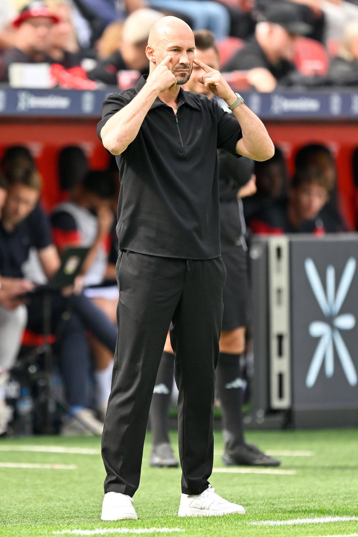 关于勒沃库森迎德甲关键赛，今晨刷新队史纪录，话题不断，医务组通报恢复的信息-体育新闻